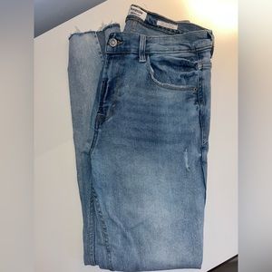Light Wash Kensie High Rise Skinny Jeans. No size but fits like a 6